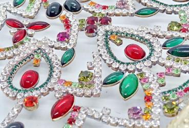 Bunter glitzernder Christbaum aus Strass Steinen - Gablonz, 32 cm