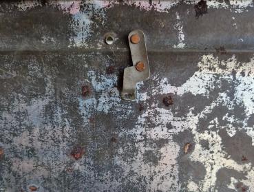 Antique tin box / Christmas motif / gingerbread tin with singing children