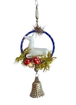Alter Christbaumschmuck, Hirsch aus Milchglas im Glasring, ~ 1930