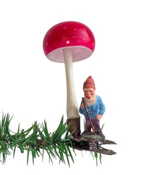 Antiker Fliegenpilz und Zwerg auf Zwicker