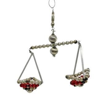 Antikes Gablonzer Ornament aus Glasperlen, Waage um 1930