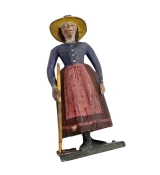Antike Grulicher Krippenfigur / Frau mit Rechen, um 1880/1900