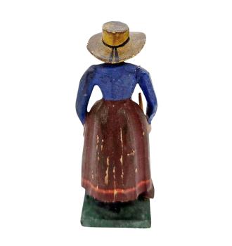 Antike Grulicher Krippenfigur / Frau mit Rechen, um 1880/1900