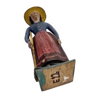 Antike Grulicher Krippenfigur / Frau mit Rechen, um 1880/1900