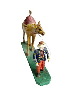 Antike Grulicher Krippenfigur / Orientalischer Krieger mit Dromedar, ~ 1900 (7 cm)