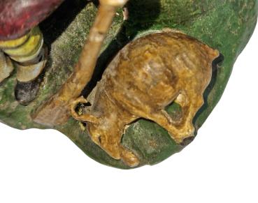 Antique crib figurine, Hunter with killed deer, around 1900 (10 cm)