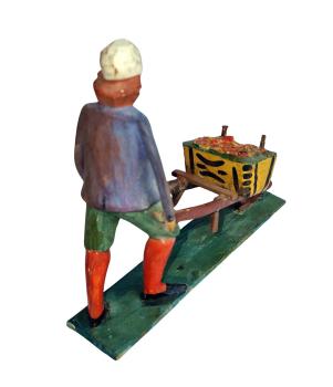 Antike Grulicher Krippenfigur / Gabenbringer mit Schubkarre um 1900  (10 cm)