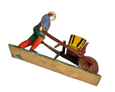 Antike Grulicher Krippenfigur / Gabenbringer mit Schubkarre um 1900  (10 cm)