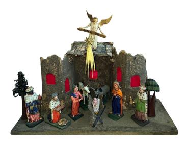 Antique grulich crib with 9 figures, around 1900 (10 cm)