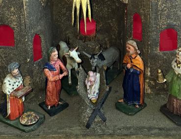 Antike Grulicher Krippe mit 9 Figuren um 1900  (10 cm)