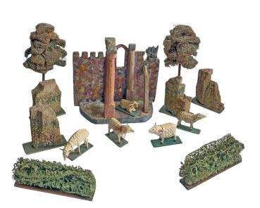 Antike Grulicher Krippendekoration, Ruine, 5 Schafe, Holz um 1900