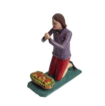 Antique grulich crib figurine, Gift bringer with fruits, around 1900 (10 cm)