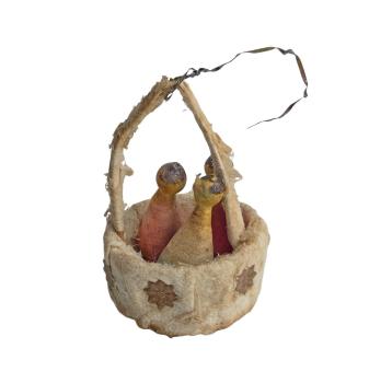 Korb aus Watte mit Flaschen um 1900