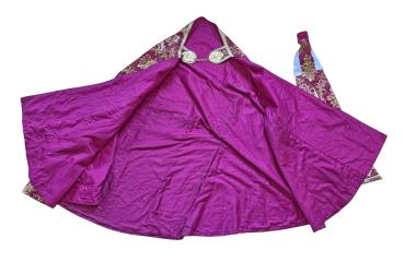 Preview: Weinroter Rauchmantel - Chormantel, Messgewand, Vespermantel, Pluviale, Ornat, um 1900