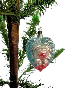 Flattened heart-shaped Kugel with rose flower, around 1910