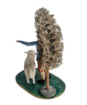 Preview: Antike Grulicher Krippenfigur Hirte mit Schaf und Luffa Baum um 1900 (10 cm)