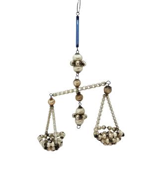 Gablonzer Waage aus Glasperlen um 1930