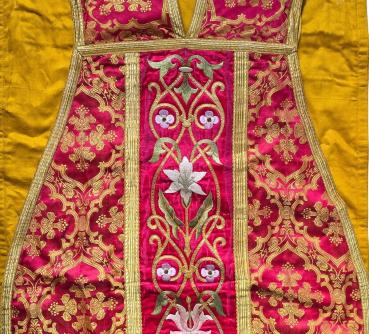 Preview: Weinrote Kasel, Ornat, Messgewand, Vestment, Pluviale um 1900