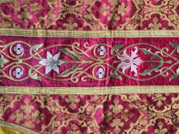 Preview: Weinrote Kasel, Ornat, Messgewand, Vestment, Pluviale um 1900