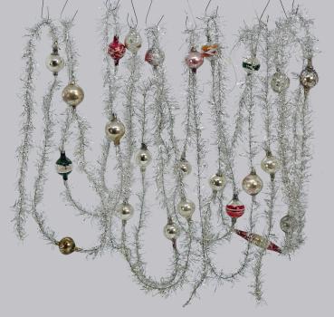 4 Tinsel Garlands with glass Beads, ca. 560 cm