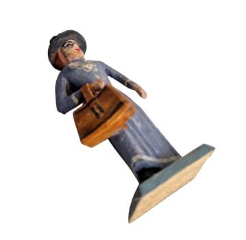 Woman with Handbag  (7 cm)
