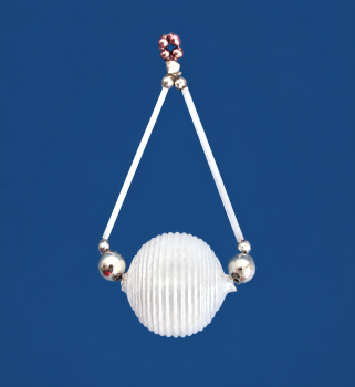 Gablonzer Glasornament, Kugel mit Wachs befüllt