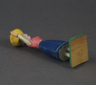 Grulich nativity figure " Woman with fruits ", ca. 1900  (7 cm)