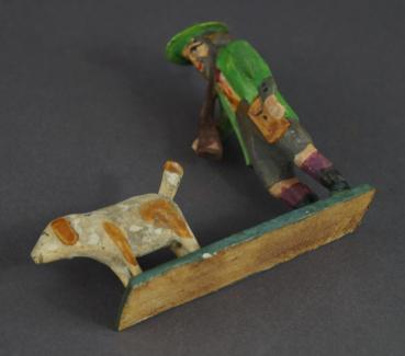 Grulich nativity figure  " Huntsman with hunting Dog "  (7 cm)