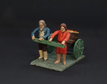 Grulicher Krippenfigur " 2 Gabenbringer mit Früchten " (7 cm)