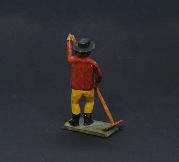 Grulicher Krippenfigur " Bauer mit Rechen " (7 cm)