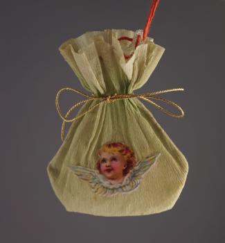 Candy Bag aus Krepppapier mit Engel Oblate