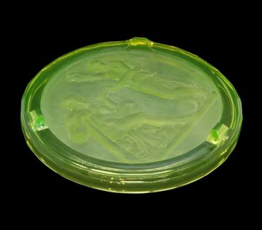 Uranium glass platter, ca. 1930, Curt Schlevogt Gablonz / Heinrich Hoffmann