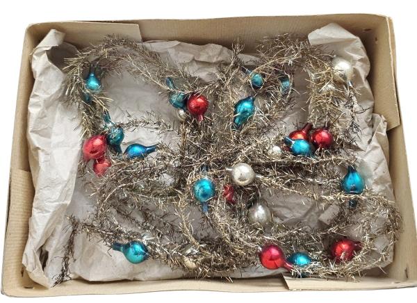 4 Stück alter Tinsel mit Glaskugeln, ca. 530 cm, 20er Jahre