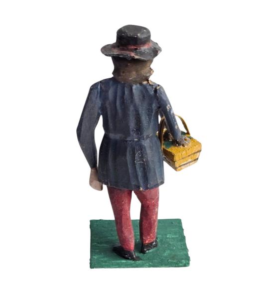 Antique grulich crib figurine, Gift bringer with basket, around 1900 (10 cm)