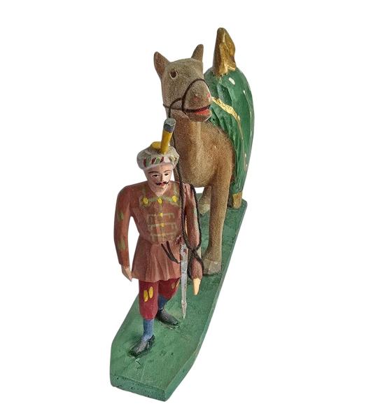 Antike Grulicher Krippenfigur / Orientalischer Krieger mit Dromedar, ~ 1900 (10 cm)