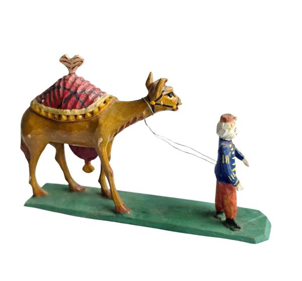 Antike Grulicher Krippenfigur / Orientalischer Krieger mit Dromedar, ~ 1900 (7 cm)
