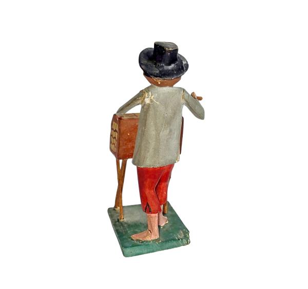 Antike Grulicher Krippenfigur / Mann mit Leierkasten, um 1900 (10 cm)