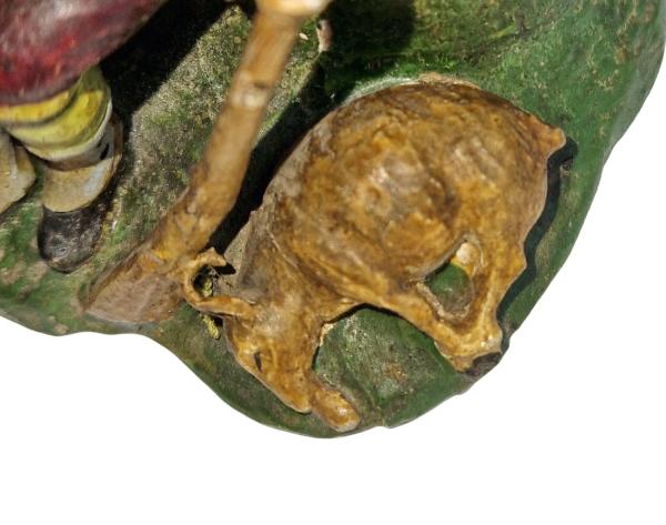 Antique crib figurine, Hunter with killed deer, around 1900 (10 cm)