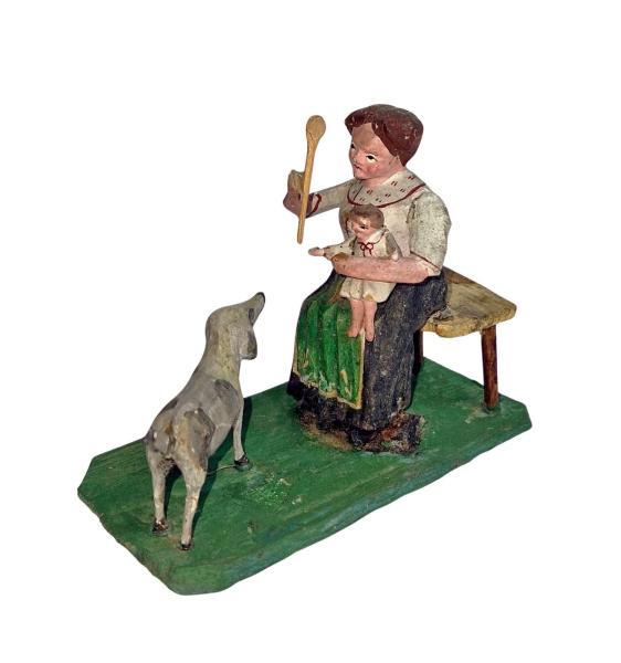 Antike Grulicher Krippenfigur / Mutter mit Kind und Hund, um 1900 (10 cm)