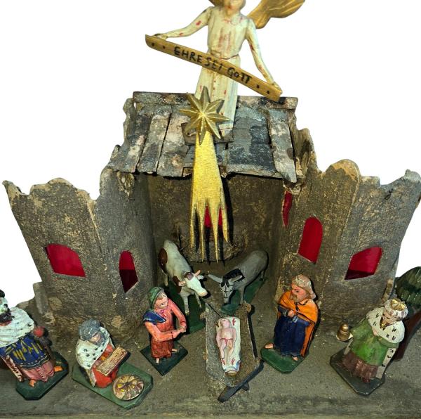 Antike Grulicher Krippe mit 9 Figuren um 1900  (10 cm)