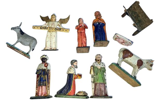 Antike Grulicher Krippe mit 9 Figuren um 1900  (10 cm)