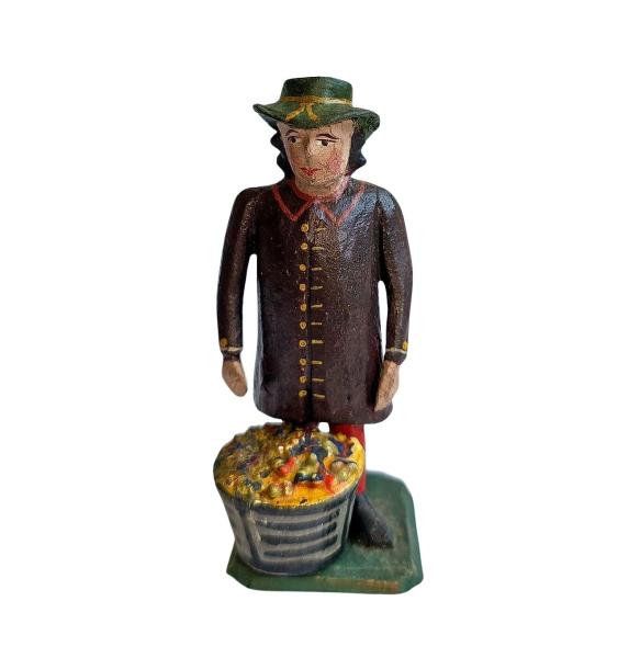 Antique grulich crib figurine, Gift bringer with fruits, around 1900 (7 cm)