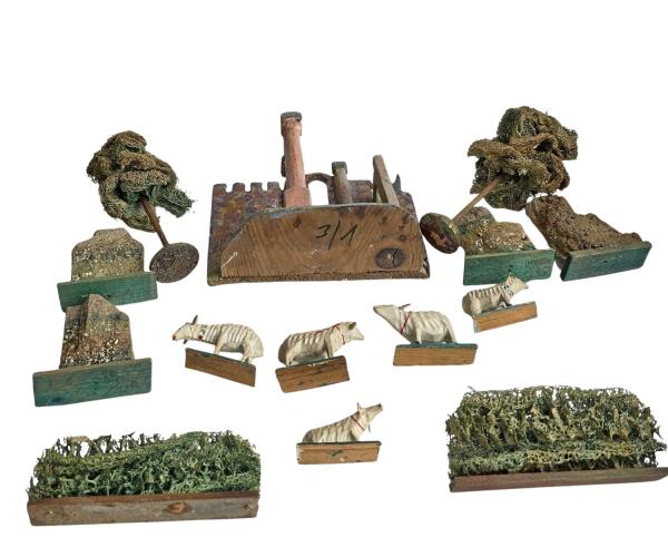 Antike Grulicher Krippendekoration, Ruine, 5 Schafe, Holz um 1900