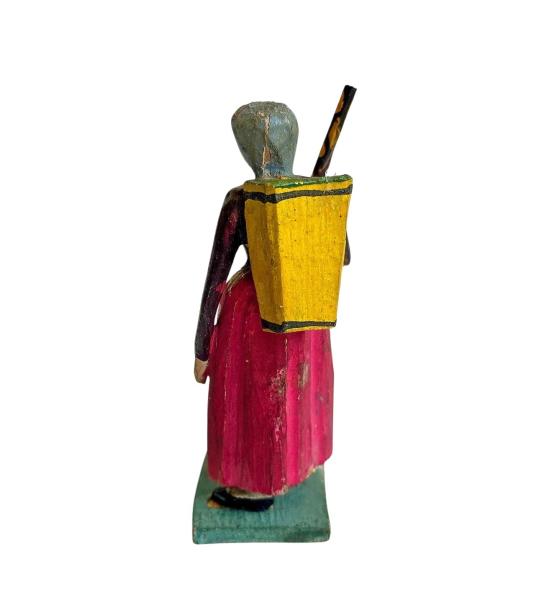 Antique grulich crib figurine, Gift bringer with pannier, around 1900  (10 cm)
