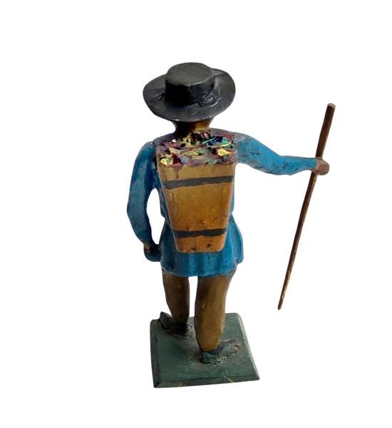 Antique grulich crib figurine, Gift bringer with pannier, around 1900 (10 cm)
