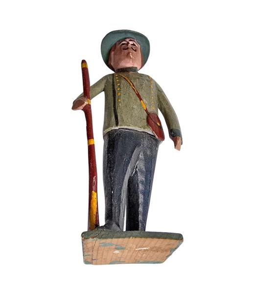 Antique grulich crib figurine, Hunter with Gun, around 1900   (10 cm)