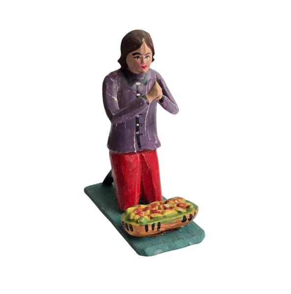 Antique grulich crib figurine, Gift bringer with fruits, around 1900 (10 cm)