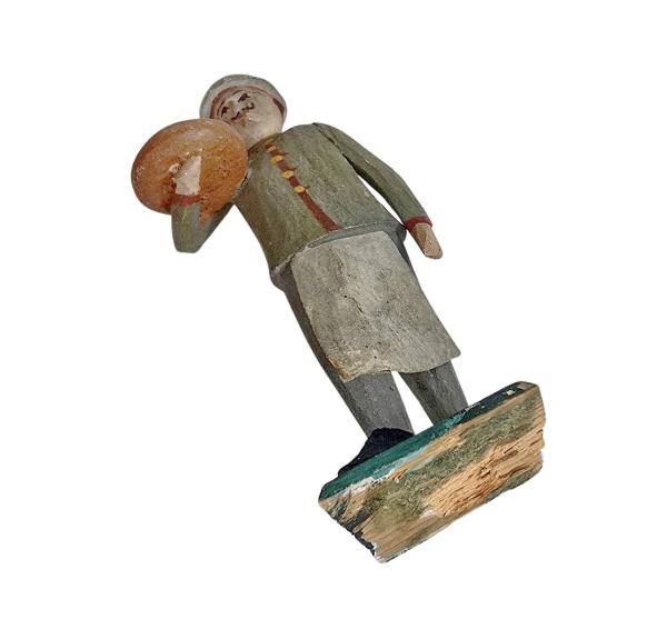 Antique grulich crib figurine, Gift bringer with bread, around 1900 (10 cm)