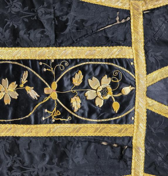 Antike schwarze Kasel, Ornat, Messgewand um 1900