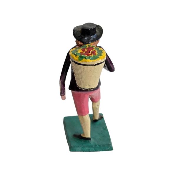 Antike Grulicher Krippenfigur / Gabenbringer mit Früchten um 1920 (7 cm)